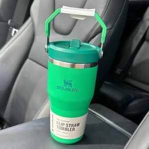 Stanley Green Flip Straw Tumbler with Handle 20 OZ